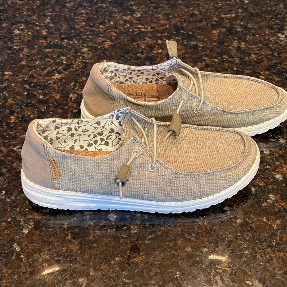 Hey Dude shoes, Wendy Sage Chambray size 8 US women’s eu 39, cork insoles, nice
